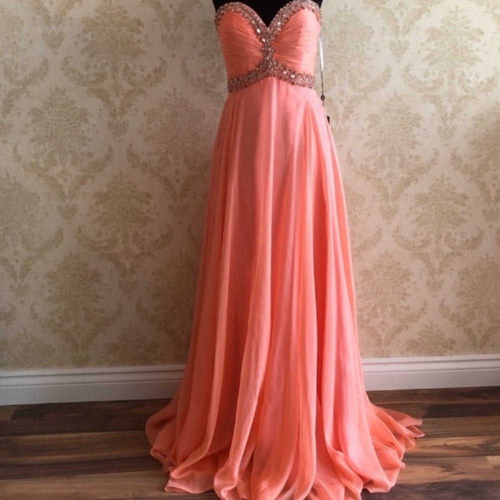 BNWT B’Dazzle Alyce Paris beaded gown